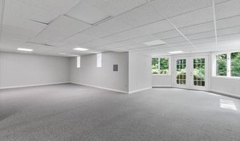 1 Mountaincrest Dr, Cheshire, CT 06410