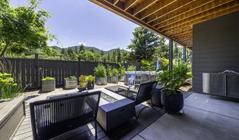 753 Wrights Creek Dr, Ashland, OR 97520