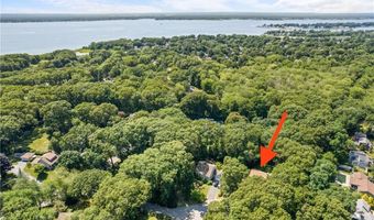 6 North Ln, Barrington, RI 02806