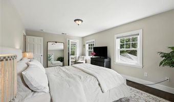 21 Don Ave, East Providence, RI 02916