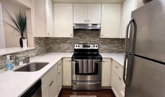 3 Ray Ct, Bedminster, NJ 07921