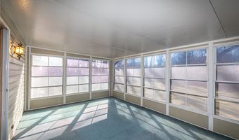 1260 Meadowview Ln, Amherst, OH 44001