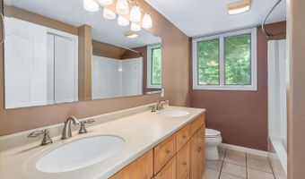 225 Bond St, Allegan, MI 49010