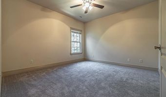 1102 SE Phoenix St, Bentonville, AR 72712