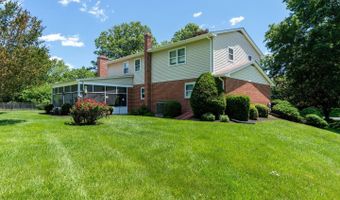 114 W SAVANNAH Dr, Bear, DE 19701