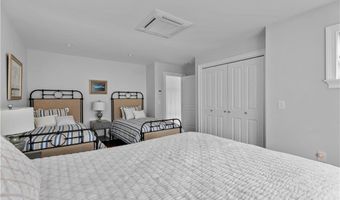 36 Keeher Ave, Newport, RI 02840