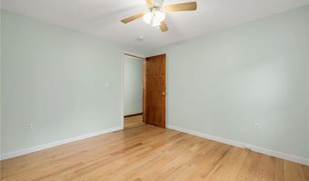 3 Grassy Plain Rd, Barrington, RI 02806
