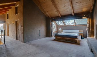 26 La Canada Rd, Arroyo Seco, NM 87514