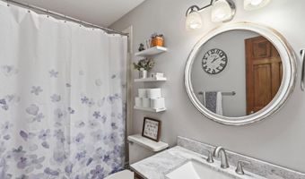 1309 Sanders Dr, Auburn, IN 46706