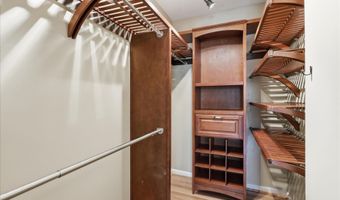 4003 KLOMAN St, Annandale, VA 22003