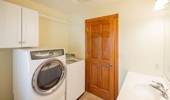 1415 Birchwood Ln, Aberdeen, SD 57401