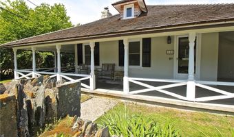 215 Coggeshall Ave, Newport, RI 02840