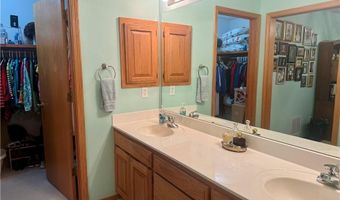 8 Merritt Dr, Bella Vista, AR 72714