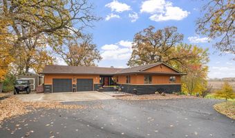 74500 240th St, Albert Lea, MN 56007