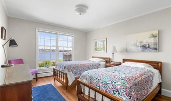 172 Eustis Ave, Newport, RI 02840