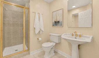 8221 DOCTOR CRAIK Ct, Alexandria, VA 22306