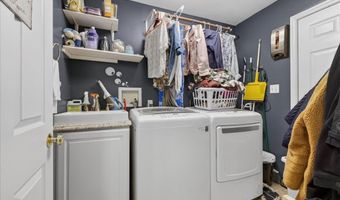 800 Whispering Village Cir, Ballwin, MO 63021