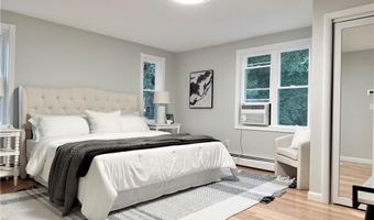 7 Simmons Rd, Barrington, RI 02806