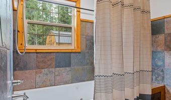9 PINE St, Alpine, WY 83128