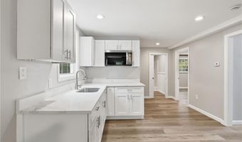 52 Mockingbird Dr, Exeter, RI 02822
