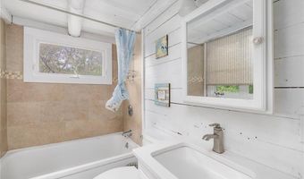 4 Ottawa Trl, Narragansett, RI 02882