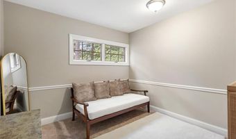 15 Zephyr Ln, Barrington, RI 02806