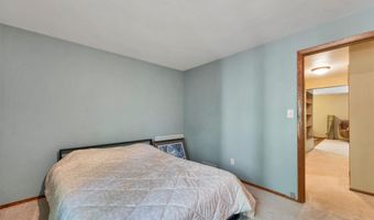 8 HILLTOP Ct, Appleton, WI 54914