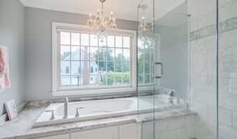 20 Laura Dr, Danbury, CT 06811