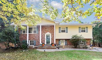 9 S Amundsen Ln, Airmont, NY 10901