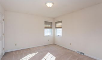 4 Hilander Dr, Albany, NY 12211