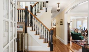 6 Brooks Ave, Newport, RI 02840