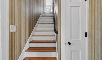 9 Stratford Rd, Andover, MA 01810
