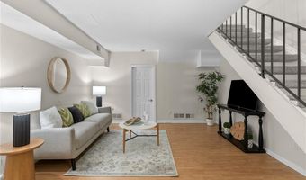 1220 Wicklow Rd J, Ballwin, MO 63021