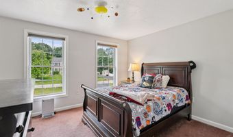 60 Lady Slipper Ln, Chester, NH 03036