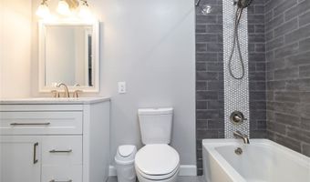 615 Broadway 63, Amityville, NY 11701