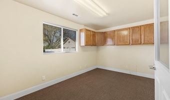 21 S 7th St, Central Point, OR 97502