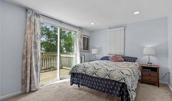 82 Vera St, Warwick, RI 02886