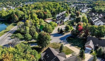 660 Elmwood Pt, Aurora, OH 44202