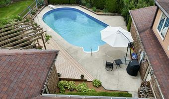 1521 Secretariat Ln, Indianapolis, IN 46217