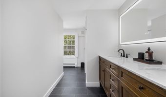 24 Barney St, Newport, RI 02840