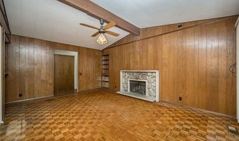 425 Kenilworth Ln, Ballwin, MO 63011
