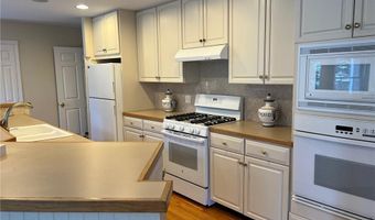611 Wolcott Ave, Middletown, RI 02842