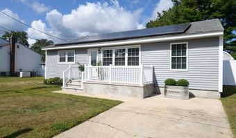 422 Maple Dr, Belford, NJ 07718