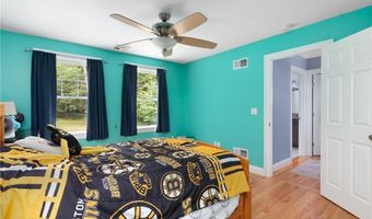 219 Fenner Hill Rd, Hopkinton, RI 02832