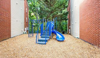 3308 WYNDHAM Cir 321, Alexandria, VA 22302