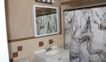 27 Trinity Pl, Amsterdam, NY 12010