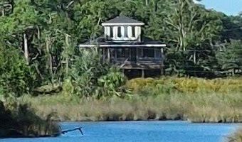 6601 April Bayou Dr, Biloxi, MS 39532