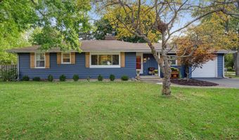 2 Sunset Ln, Algonquin, IL 60102