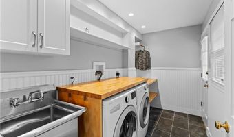 237 Highland Ave, Warwick, RI 02886
