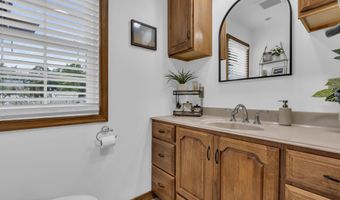 854 Main St, Belford, NJ 07718